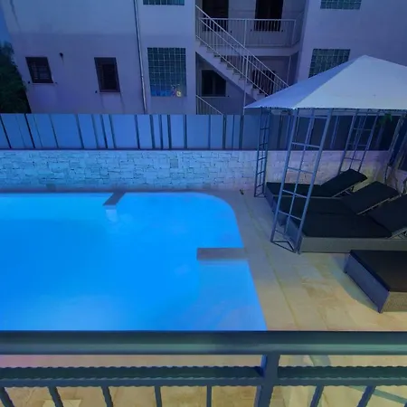 Luxury Vall Apartment