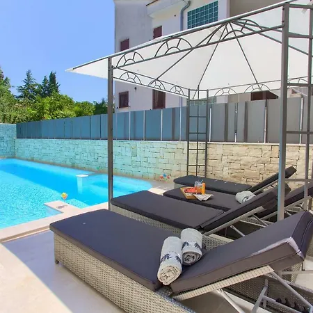Luxury Vall Daire