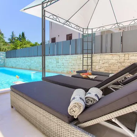 Luxury Vall *