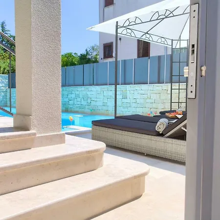 Luxury Vall *