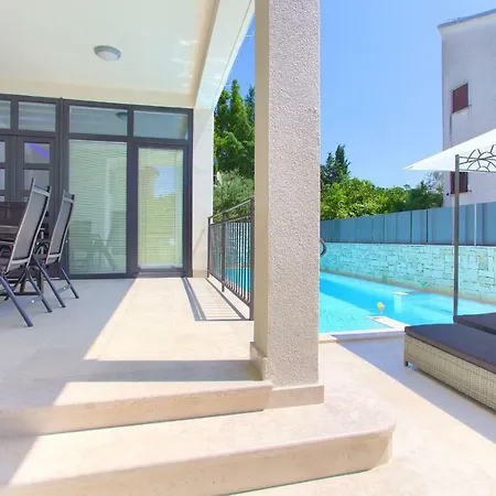 Luxury Vall Apartment