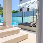 Luxury Vall *